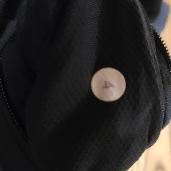 Lululemon Leggings, rouched legs, practically new,worn 2-3 times exc. condition. - Picture 10 of 11